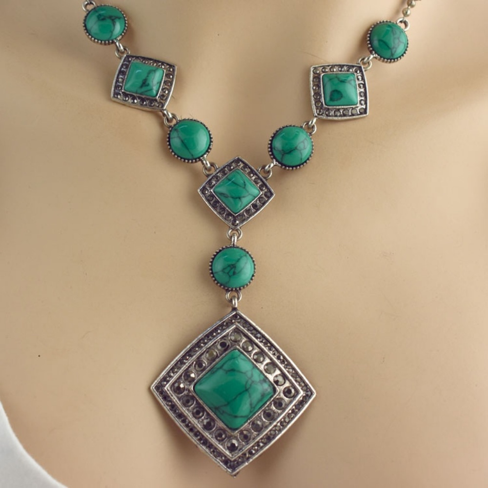 Faux Green Turquoise Necklace & Earring Set - Picture 4 of 4